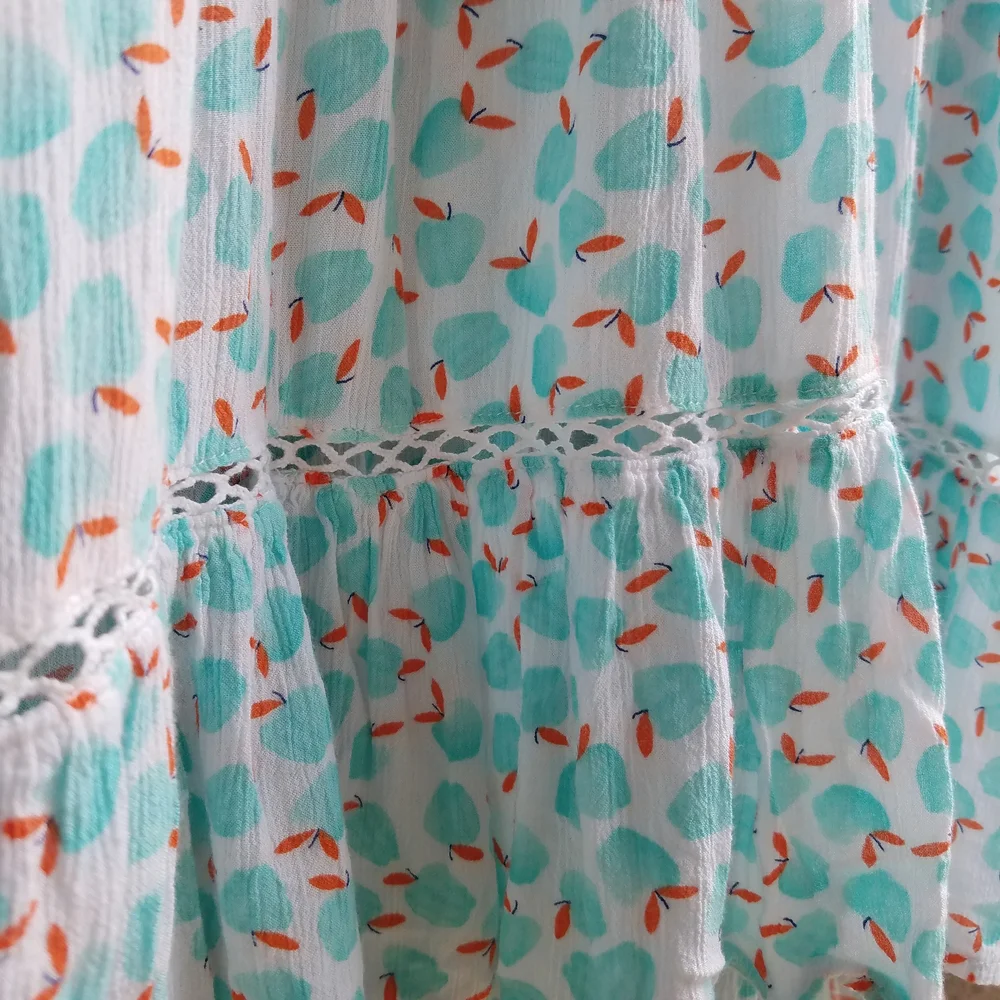 DEMOCRACY Springtime Floral Blouse APPLE Leaf Pattern and Quarter Length Ruffle - Picture 5 of 8
